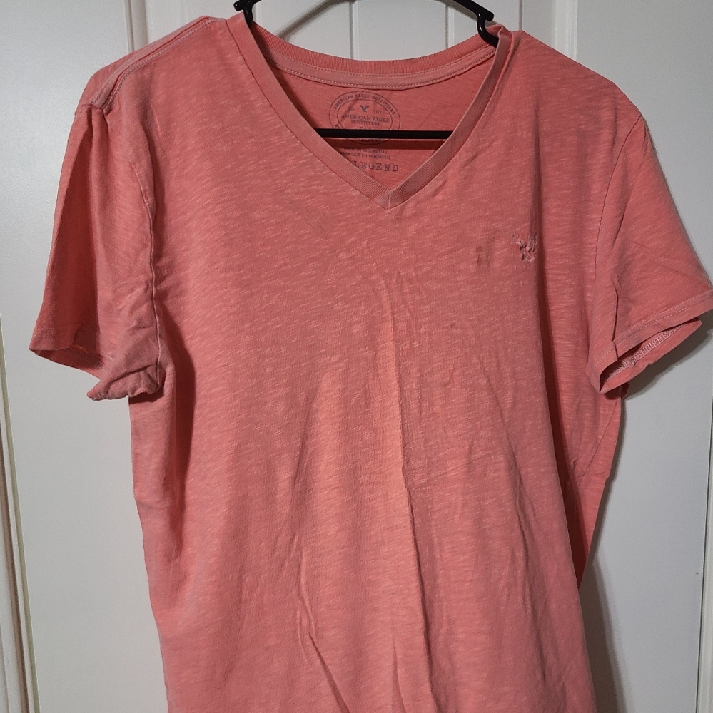 American Eagle Men's V neck tee